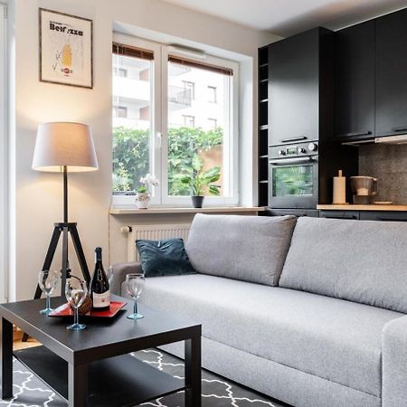 Modern 70M Apartment With Private Garden Metro Varšava Exteriér fotografie