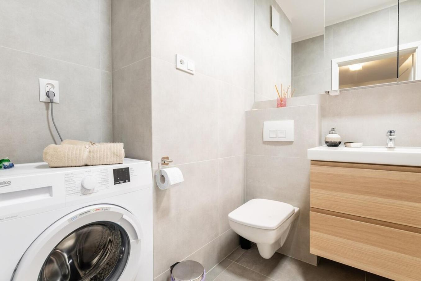 Modern 70M Apartment With Private Garden Metro Varšava Exteriér fotografie