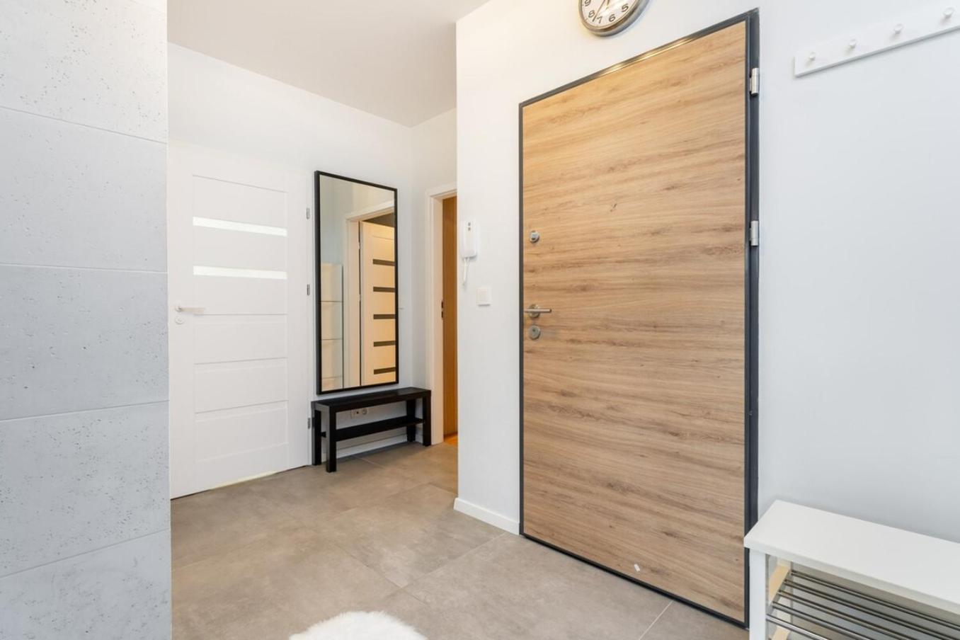 Modern 70M Apartment With Private Garden Metro Varšava Exteriér fotografie