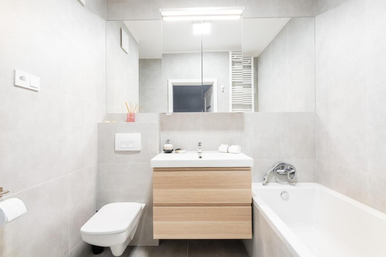 Modern 70M Apartment With Private Garden Metro Varšava Exteriér fotografie