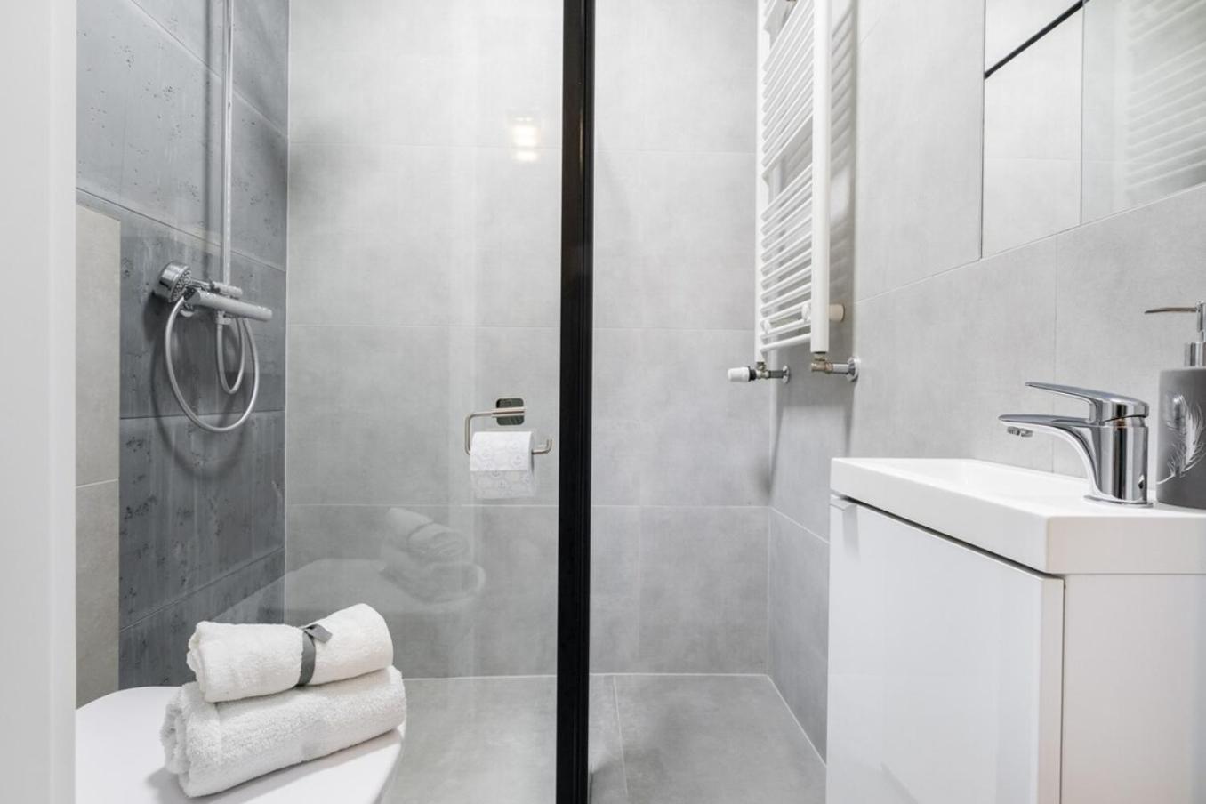 Modern 70M Apartment With Private Garden Metro Varšava Exteriér fotografie